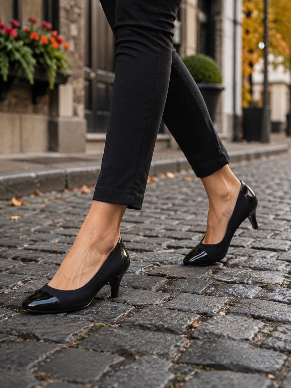 LIFE STRIDE Stretch with Black Patent Accents Pumps Sz9 Comfy Date Nite Dancing